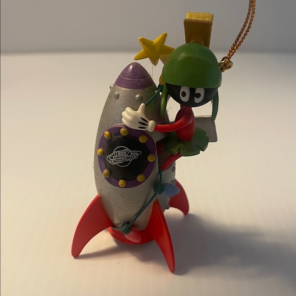 Martian on his rocket ornament - Picture 2 of 7
